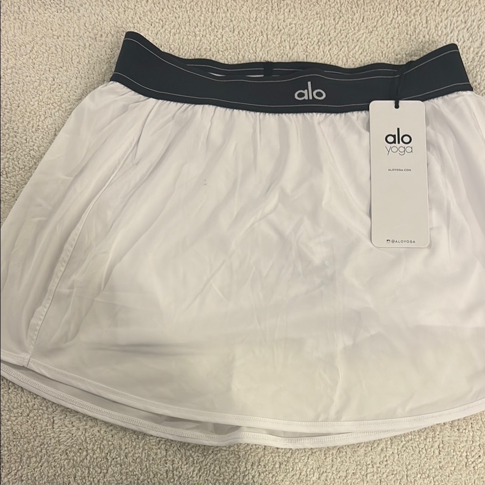 ALO Yoga tennis skirt size medium/white